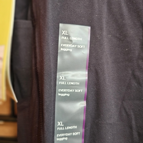 All in Motion Black Leggings - Picture 2 of 6